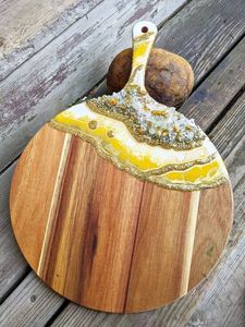 Atractiva Tabla de Pizza Rectangular de Madera con Acabado de Resina, Nuevo Modelo Elegante TQC 7155, Servidor de Pizza con Mango Plegable, Apto para Microondas - Product Image 5