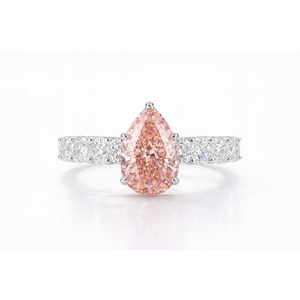 Anillo de Diamantes Cultivados en Laboratorio con Certificación IGI, Corte Radiante en Rosa Intenso, Montura en U, Banda de Platino con Diamantes Laterales, Anillo para Mujer - Product Image 4