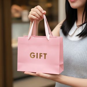 Bolsas de Papel Ecológicas de Lujo Personalizadas con Asas de Cinta de Fábrica Vietnamita para Regalos y Decoración - Product Image 3