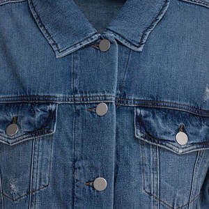 Veste en jean pour homme écologique fabriquée à partir de coton durable et d'un procédé de lavage à faible impact - Product Image 3