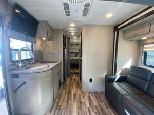 VENTE : R-e-n-e-g-a-d-e Villagio 25QRS d'occasion 2016, prêt à être acheté - Product Image 2