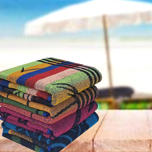 Toalla de playa de algodón de colores con patrones llamativos para vacaciones y diversión al aire libre - Product Image 4