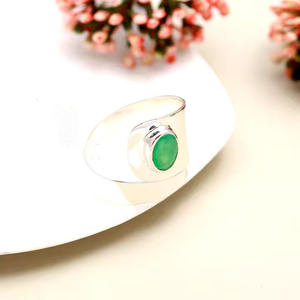แหวนโอนิกซ์สีเขียวตัดรูปไข่925การตั้งค่าฝาเงินแท้เครื่องประดับสตรีดีไซน์ตามสั่งส่งตรงจากโรงงาน - Product Image 4