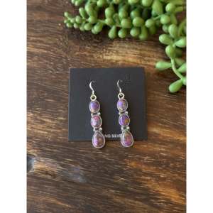 Pendientes Colgantes Hechos a Mano en Navajo con Turquesa Morada de Mohave y Plata de Ley, Forma de Gota de Agua - Product Image 1