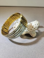 Preisgünstige Übergroße Perlmutt-Armreifen Authentischer Perlmutt-Armreif Mit Metall Schmuck für Luxus-Events