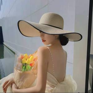 Sombrero de paja de ala ancha para mujer con cuerda adornada con flores femeninas para viajes de playa de verano buena protección solar - Product Image 1