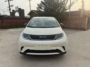 SUV compact 2023, 600-700 km d'autonomie, batterie Blade, charge en 30 min, moteur 100-150 kW, idéal pour les trajets quotidiens en ville, best-seller en Chine. - Product Image 2