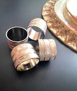 Anneaux de serviette en bois d'olivier faits à la main 1 6/8 \ "diamètre cadeaux de mariage hautement figurés - Product Image 4