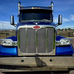 Camión Semirremolque Sleeper de Alto Rendimiento 2022 567 de Tres Ejes - Dormitorio de Techo Medio de 80 Pulgadas, 565HP, Automático de 18 Velocidades, Listo para Envío Mundial - Product Image 1