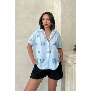 Blusa de Mujer TOPSHOW Negra 100% Algodón con Bordado Broderie Anglaise y Cuello Camisero para Uso Diario Informal - Product Image 2