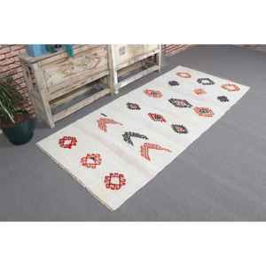 Alfombra Turca Vintage con Acentos Florales, 3.1x6.9 pies, Blanca y Roja - Product Image 1