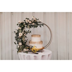 Handmade Latest Arrival Metal Arch Cake Stand European Design Admirable Look Wedding Cake Presentation Party And Festive Supply