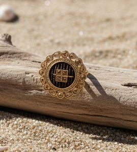 Elegante anillo ajustable de plata oxidada para mujer con un intrincado diseño de hojas y corazones, perfecto para la India tradicional. - Product Image 4