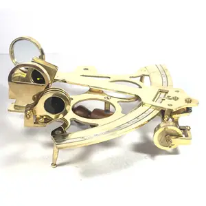 黄铜收藏品抛光风格完成航海航海六分仪，带木箱