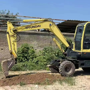 Moteur et pompe hydraulique de la mini excavatrice 57 HP de Hyundai - Product Image 1