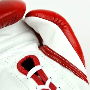 ถุงมือชกมวยแฟร์เท็กซ์สีแดงแบบกำหนดเอง ทำจากหนังแท้ น้ำหนักเบา กันน้ำ แบบผูกเชือก สำหรับฝึกซ้อมและต่อสู้ MMA มวยไทย - Product Image 4