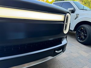 2023 rivian ฟิล์มสีสำหรับใช้ใน R1S, รุ่นผจญภัยมีไฟภายในแบตเตอรี่อัตโนมัติขนาดใหญ่ xpel STEALTH - Product Image 3