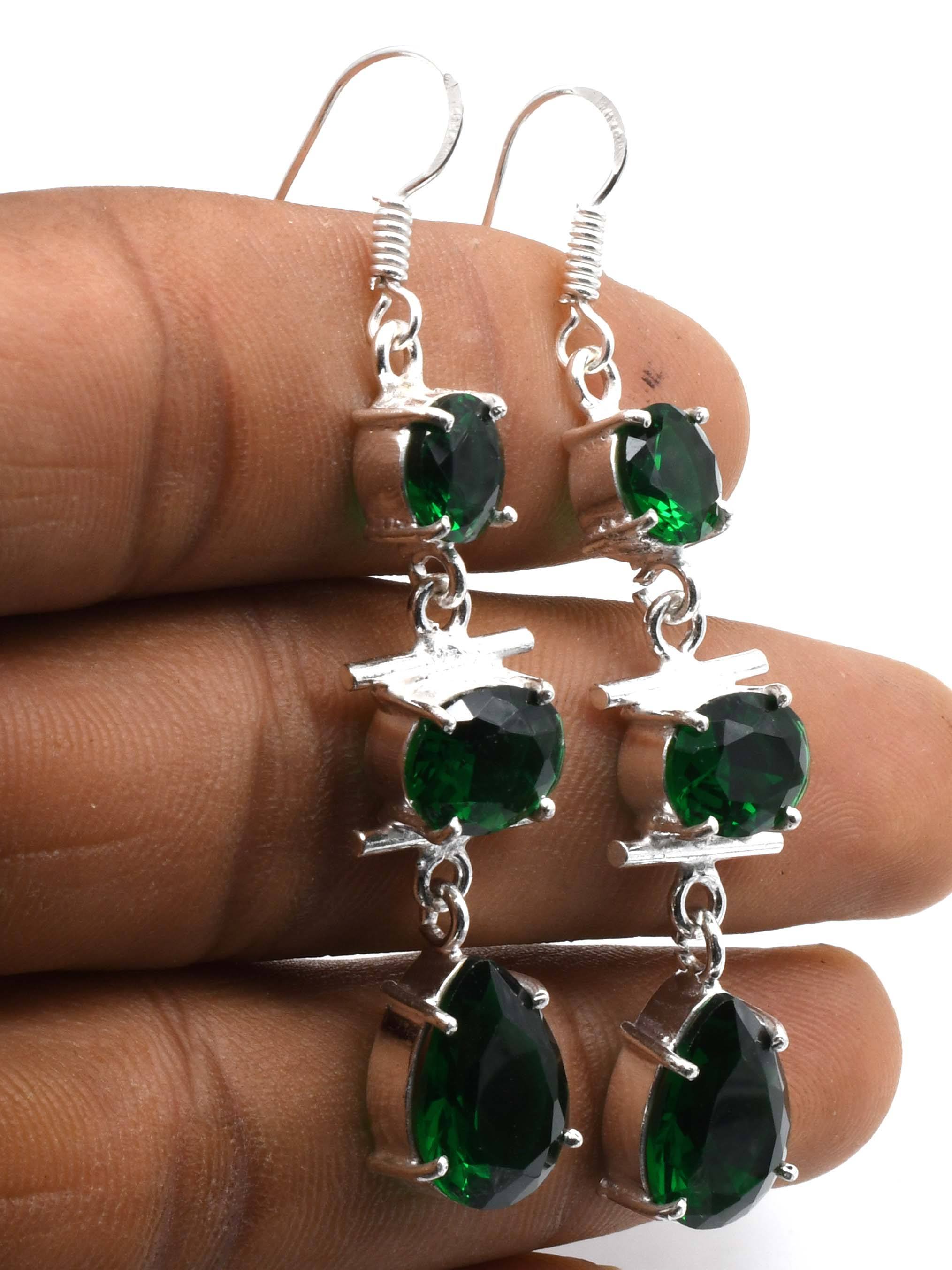 สีเขียว