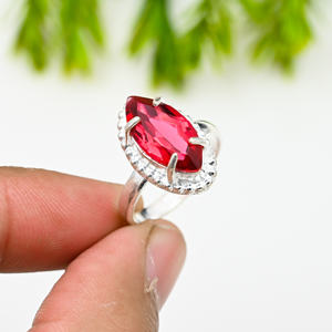 แหวนเพชร Rubellite สีชมพูสุดหรูผลิตจากห้องปฏิบัติการขนาด10X14มม. แหวนเงินที่ผ่านการรับรอง - Product Image 4