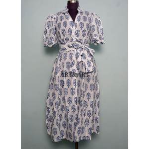 Robe trapèze mi-longue pour femme en pur coton, imprimé numérique floral délicat, taille naturelle, avec ceinture élégante, idéale pour les fêtes - Product Image 1