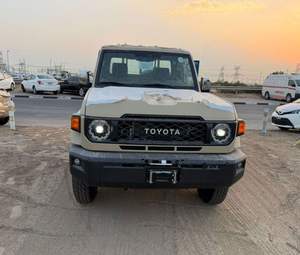 Toyota Land Cruiser Pickup 4x4 Doble Cabina 2024, Seminuevo, con Asientos de Cuero y Cámara Trasera - Product Image 2