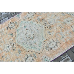 Tapis turc vintage de 4,1 x 8,1 pieds, tapis persan en laine marron - Product Image 5