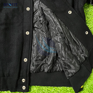 แจ็คเก็ตวาร์ซิตี้สั่งทำขายส่งสำหรับผู้ชาย แขนผ้าขนสัตว์ คุณภาพพรีเมียม สตรีทแวร์ คอตั้ง ปักลายด้านหน้า แจ็คเก็ตเลตเตอร์แมน - Product Image 5