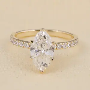 Anillo de Compromiso con Diamante Cultivado en Laboratorio, Corte Marquesa, en Plata de Ley 925, Oro Sólido, Color Platino 950, Claridad F VS1, Ancho de Banda de 1.9 mm - Product Image 1