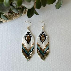 Pendientes minimalistas con cuentas de semillas de cristal para un aspecto moderno - Product Image 1