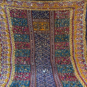 Châle en soie fait main de luxe indien pakistanais pour femmes travail de miroir lourd foulards et châles ethniques brodés sur le prix de vente entier - Product Image 1