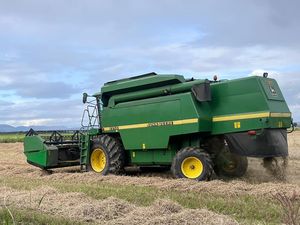 รถเก็บเกี่ยวแบบรวมใช้ได้กับจอห์นเดียร์มือสอง - Product Image 4