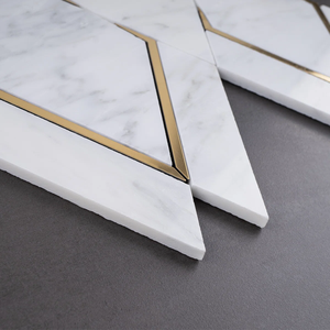 Modernes Naturstein-Mosaik für Balkon und Badezimmer Luxuriöse Weiße Marmor-Diamantfliesen mit Messingeinlage für Innenraumgestaltung - Product Image 6