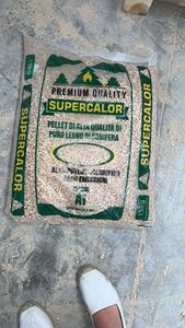 Granulés de bois de qualité à vendre .. Granulés de bois de pin, hêtre en sacs de 15kg - Product Image 6