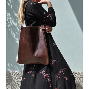 Sac fourre-tout bicolore avec bandoulière réglable, doublure en cuir véritable, sans fermeture éclair - Mode féminine, DERNIÈRE PIÈCE - Product Image 2