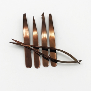 Ensemble de pincettes à sourcils inclinées en acier inoxydable en gros outils de soins de beauté en or rose avec emballage de sac à ciseaux à ressort - Product Image 2