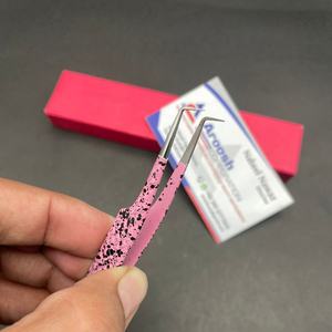 Pince à épiler professionnelle à 90 degrés bicolore à pointe pointue et poignée diamantée Cils en acier inoxydable massif avec logo personnalisé Vente en gros - Product Image 1