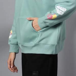 Sudadera con capucha de algodón de gran tamaño para mujer, tejido de invierno estampado popular con logotipo personalizado en la parte delantera - Product Image 5