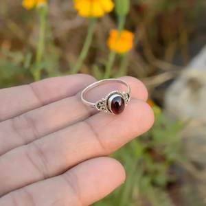 แหวนนิ้วโกเมน925เงินสเตอร์ลิงสำหรับผู้หญิงเครื่องประดับนิ้วยาวอย่างดีด้วยหินโกเมนและแหวนดีไซน์แบบเกลียว - Product Image 2