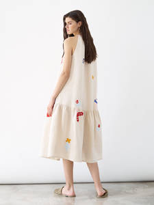 Robe courte brodée sans manches, longueur genou, mode de créateur, vêtements d'occasion, boutons - Product Image 3