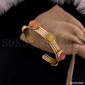 Bracelet et manchette en fil torsadé plaqué or fait à la main par un designer multicolore SKU6848 - Product Image 2