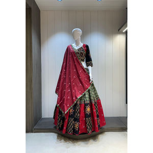 Vestido Casual Tradicional Colorido de Algodón Ikat Puro Hecho a Medida, Estilo Laxmi, con Seda Kora que Absorbe la Humedad - Product Image 1