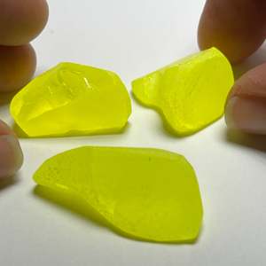 Pierre précieuse YAG jaune néon en vrac - Product Image 3