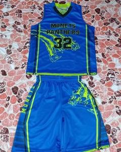Conjuntos de uniformes de baloncesto impresos personalizados de secado rápido al por mayor de fábrica y chaleco para una emocionante experiencia de rendimiento de verano - Product Image 3