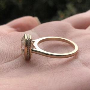 Anillo de Diamantes Moissanite de Oro de 10K Elegante y de Alta Demanda para Compromiso y Boda, Disponible a Buen Precio - Product Image 2