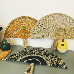 พัดมือแบบเวียดนามพัดหญ้าทะเลดีไซน์ไม่ซ้ำใครพัดลมมือพัดไม้ไผ่ทำด้วยมือฟางข้าวหญ้าทะเลขายส่ง - Product Image 3