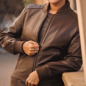 Veste en cuir de Style universitaire classique pour femmes-Mode décontractée coupe-vent Moto Biker Veste bombardier en cuir véritable pour femmes - Product Image 3