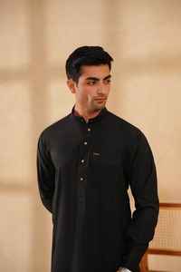 Nouvelle Thobe Homme Style Omanais à Manches Longues et Col Rond, Coupe Moderne, Idéale pour les Cérémonies Formelles, les Fêtes de l'Aïd et la Prière Quotidienne - Product Image 3