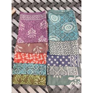 Estola ligera de algodón Mul Mul con estampado artístico Dabu hecho a mano, ideal para viajes, uso diario y atuendos de inspiración étnica. - Product Image 6