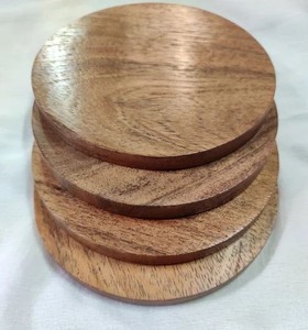 Assiette en bois arrondie en bois de manguier de haute qualité avec un design de fleur élégant Article décoratif idéal Sous-verres en noyer faizacraft - Product Image 4