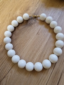 สร้อยคอผู้หญิงสไตล์ทันสมัยพร้อมลูกปัดเรซินทำขึ้นอย่างสวยงามของขวัญที่สมบูรณ์แบบสำหรับโอกาสคริสต์มาส - Product Image 5